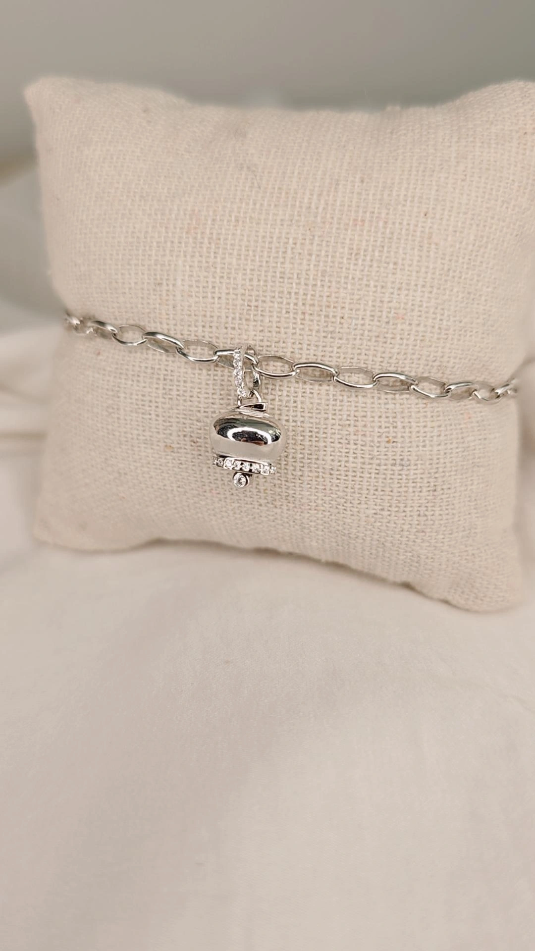 Bracciale con Catena Ovalina e Campanella in Argento 925 - immagine 2